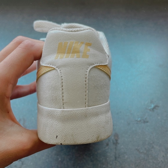 low top nikes yellow size 5 woman's - Picture 5 of 6